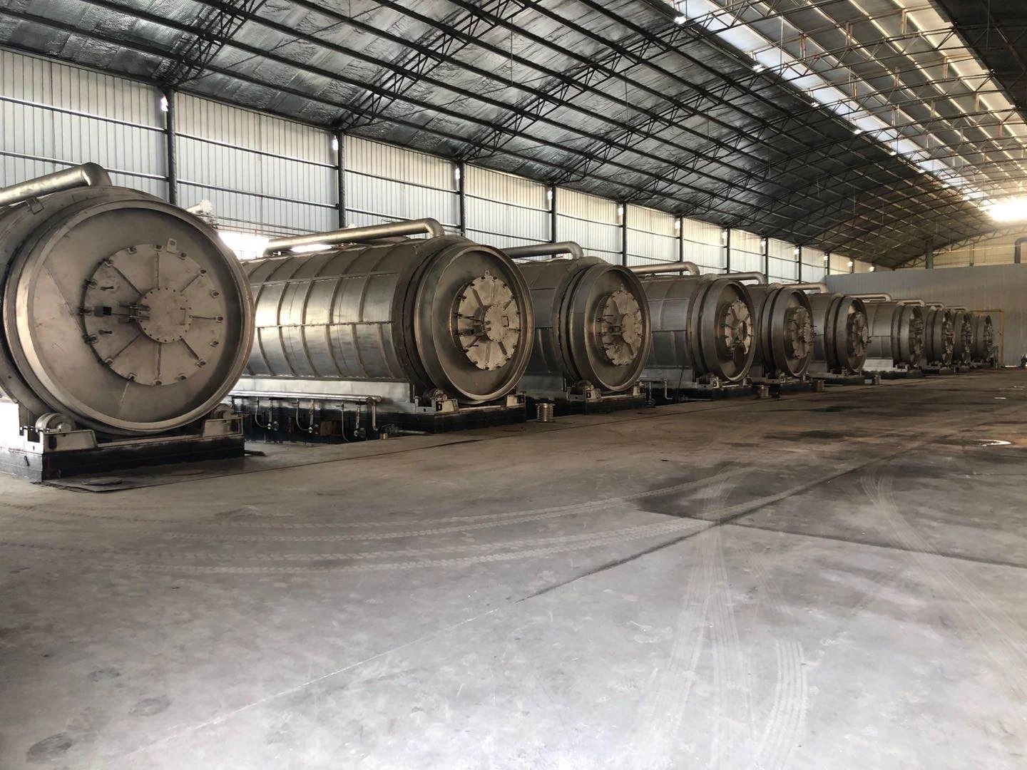 Непрерывный Тип шинных отходов шин пластмасса, резина, нефтешламов пиролизная установка для извлечения мазута энергии с установкой