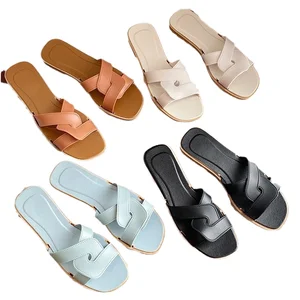 2026 Customized Women's Summer Flat Beach Slippers Fashion Outer Wear Light Weight Cushioning Solid Color One-Word Slippers