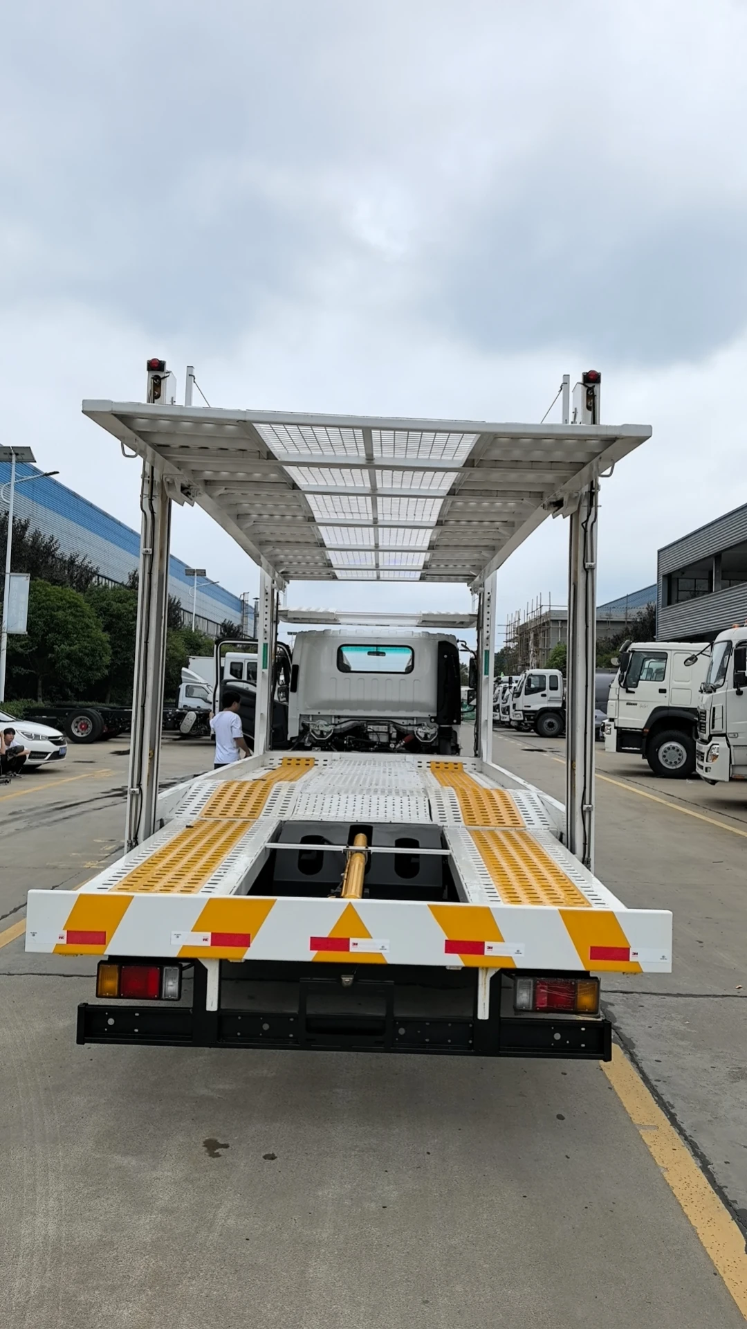product impressive double deck 4x2 car transport truck car carrier for 4 cars for sale-3
