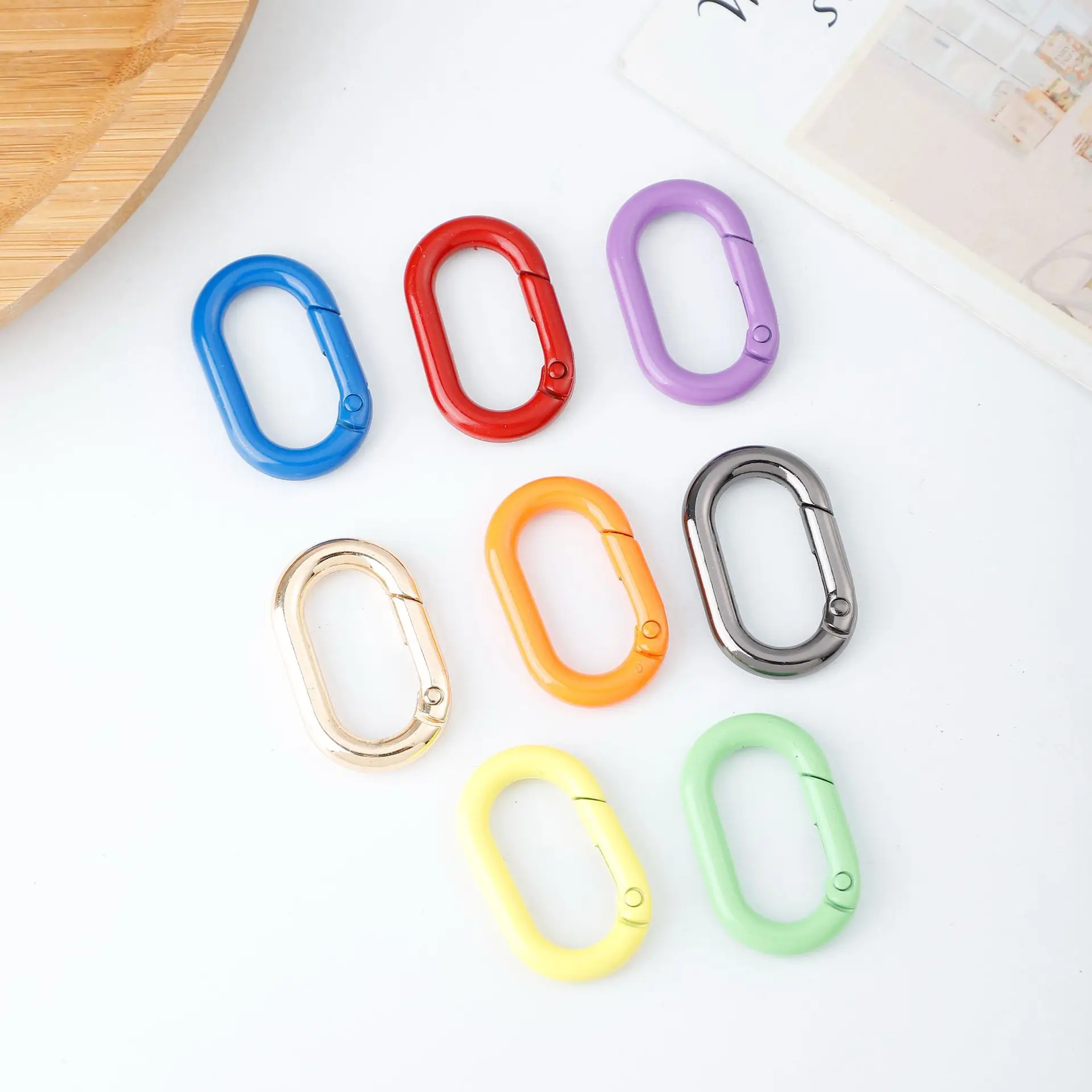 Modern Simple Oval Metal Spring Buckle Keychain New Color Accessories Promotional Product Category