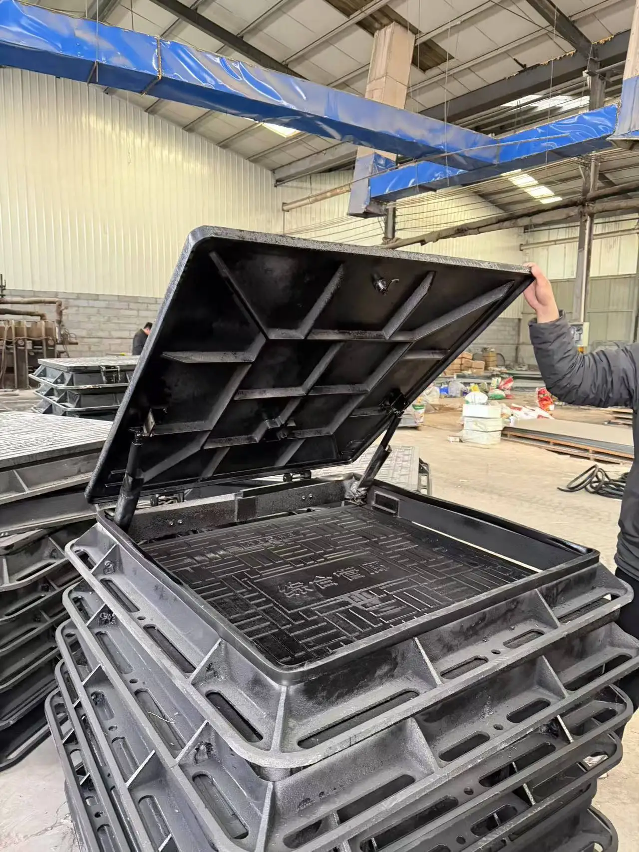 Hydraulic square Manhole Cover and Frame Ductile Casting D-18 70x70 D400
