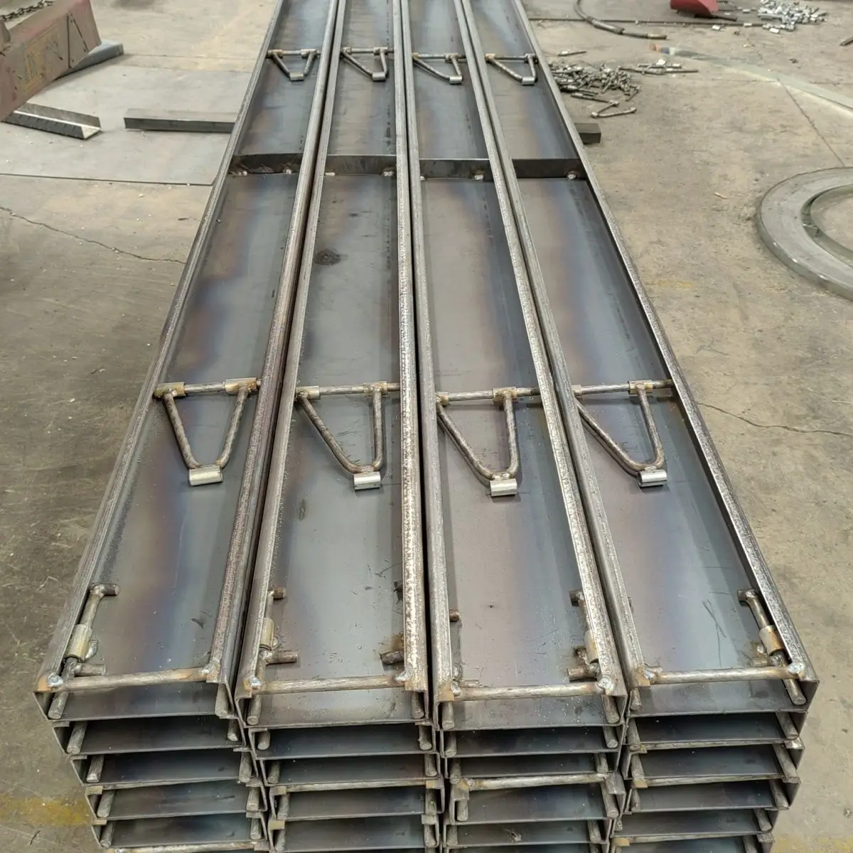 Efficient Road Construction With Steel Formwork and High-Quality Concrete Forms