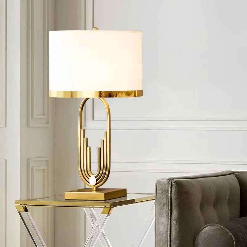 Metalen tafellamp, moderne lichte luxe stijl, stoffen kap
