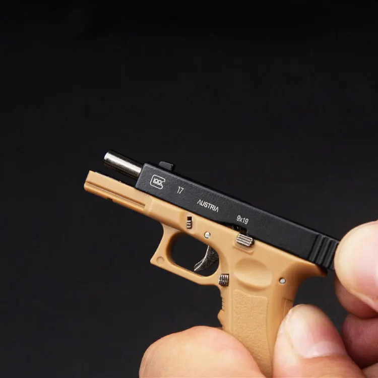 Shell Ejecting Gun Keychain 7cm Mini Gun Keychain Toy 70mm G17 Pistol Model  High Quality Miniature Gun Key Chain for Kids Gift