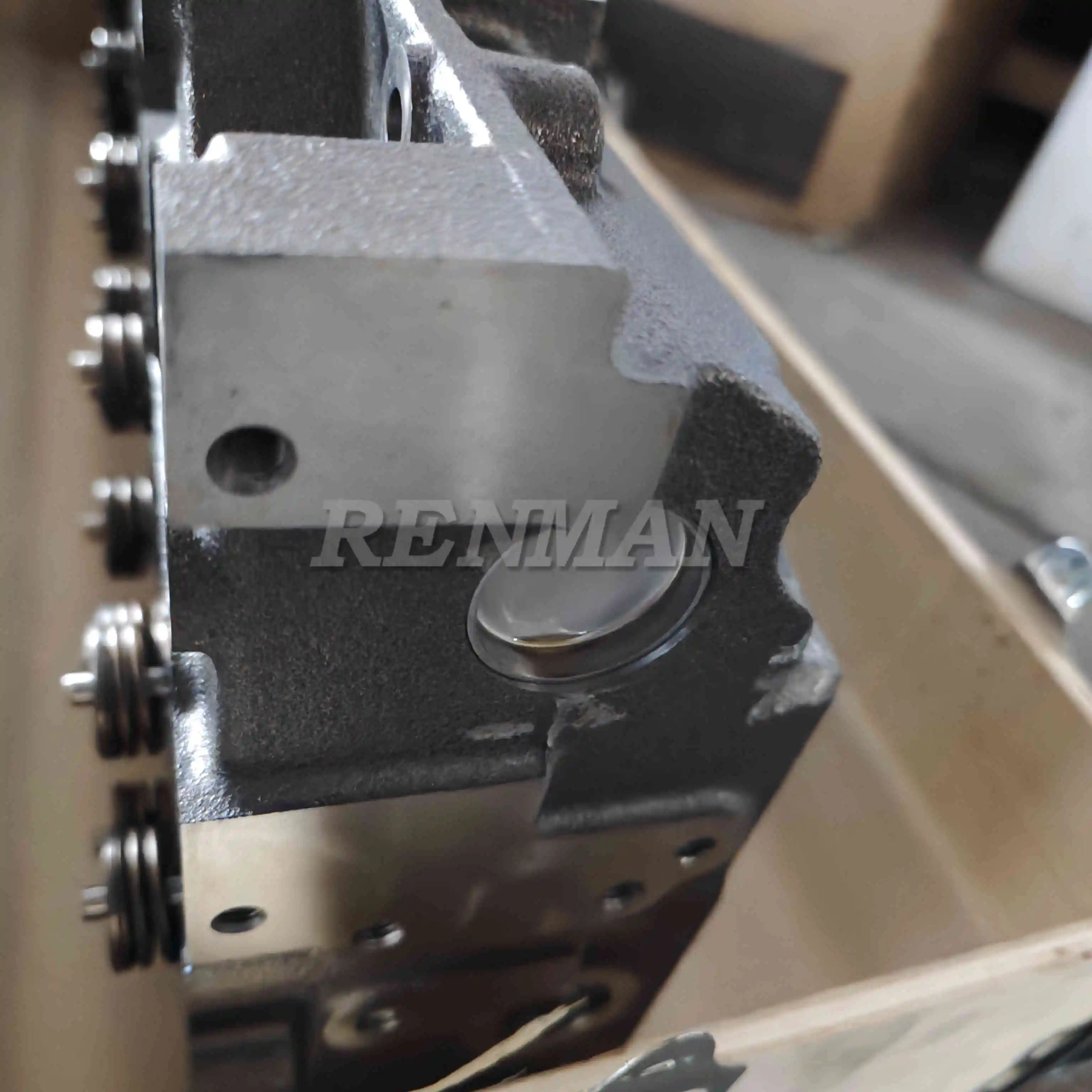 ISLE Cummins Engine 24 Valve Cylinder Head 5339588 4987984 4942138 