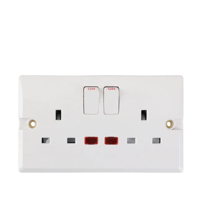 UK Standard Good Quality Wholesale Universal Home Power Electric Wall 2 Switch 2 Socket Ports Wall socket