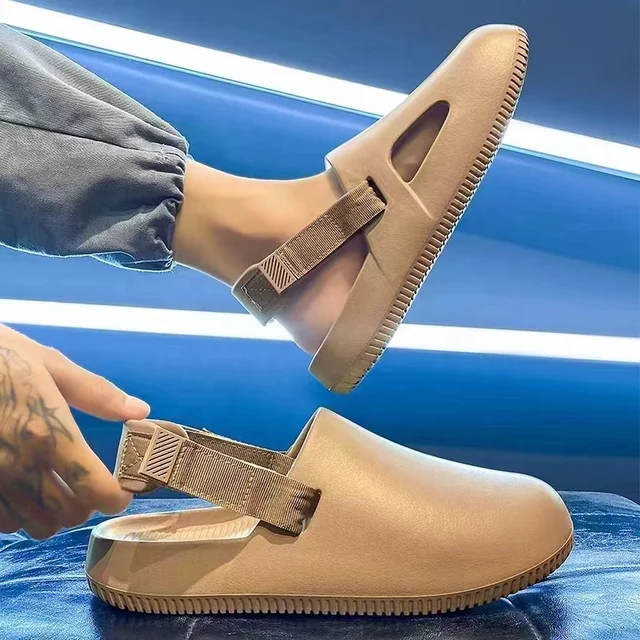 Hot Selling Sports Sandals Slippers Thick-sole Platform with Sensation of Stepping on Feces for Men and Women