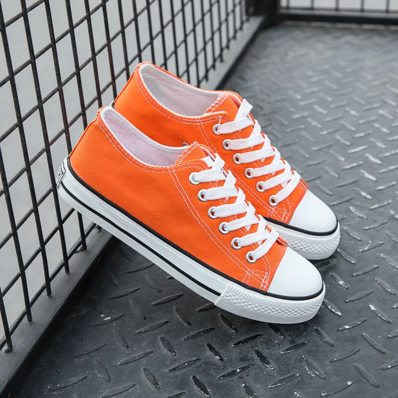 Бесплатная доставка оптовая продажа низкие кроссовки плоская Вулканизированная подошва однотонная черная белая парусиновая обувь для