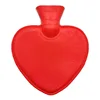 Bouteille d'eau chaude en caoutchouc en forme de coeur rouge
