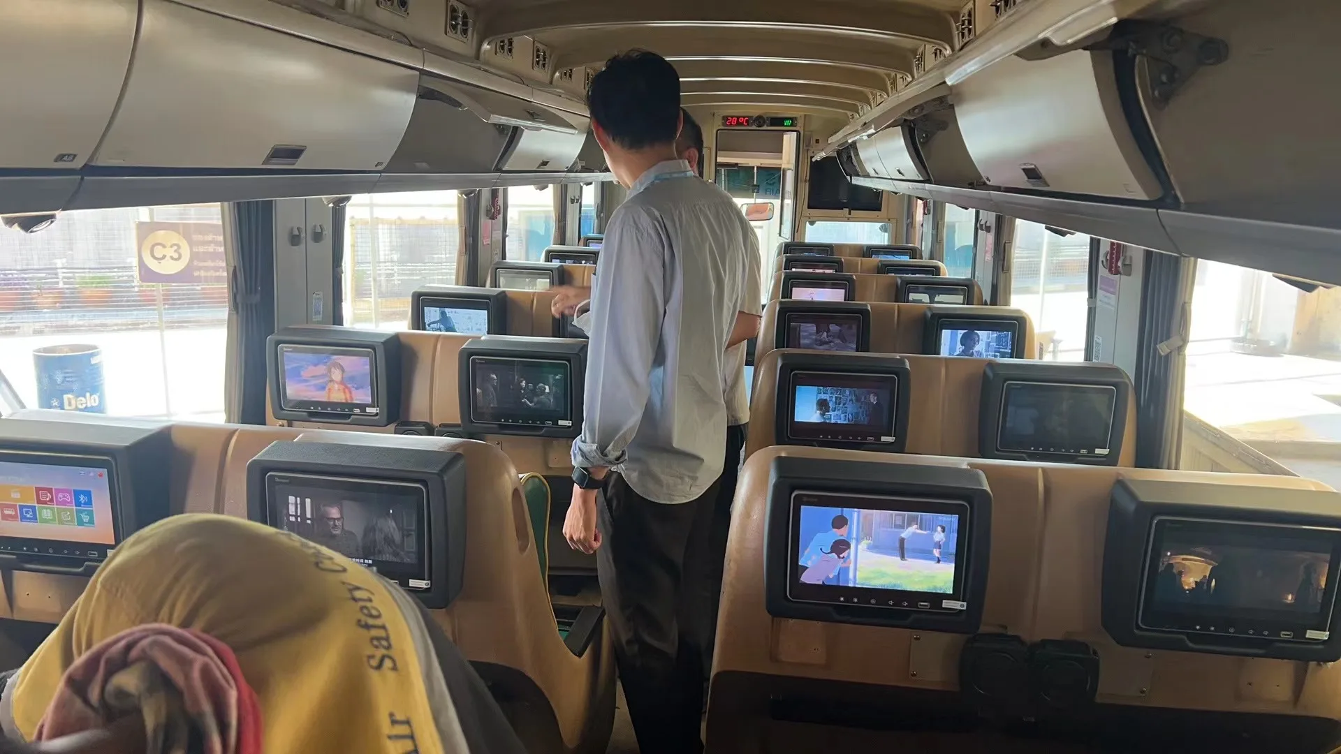 Bus Accessories Vod Wifi Server for Bus /Cruise Ship/High-Speed Train Buspad Bus Car Cloud 4G Wifi Router