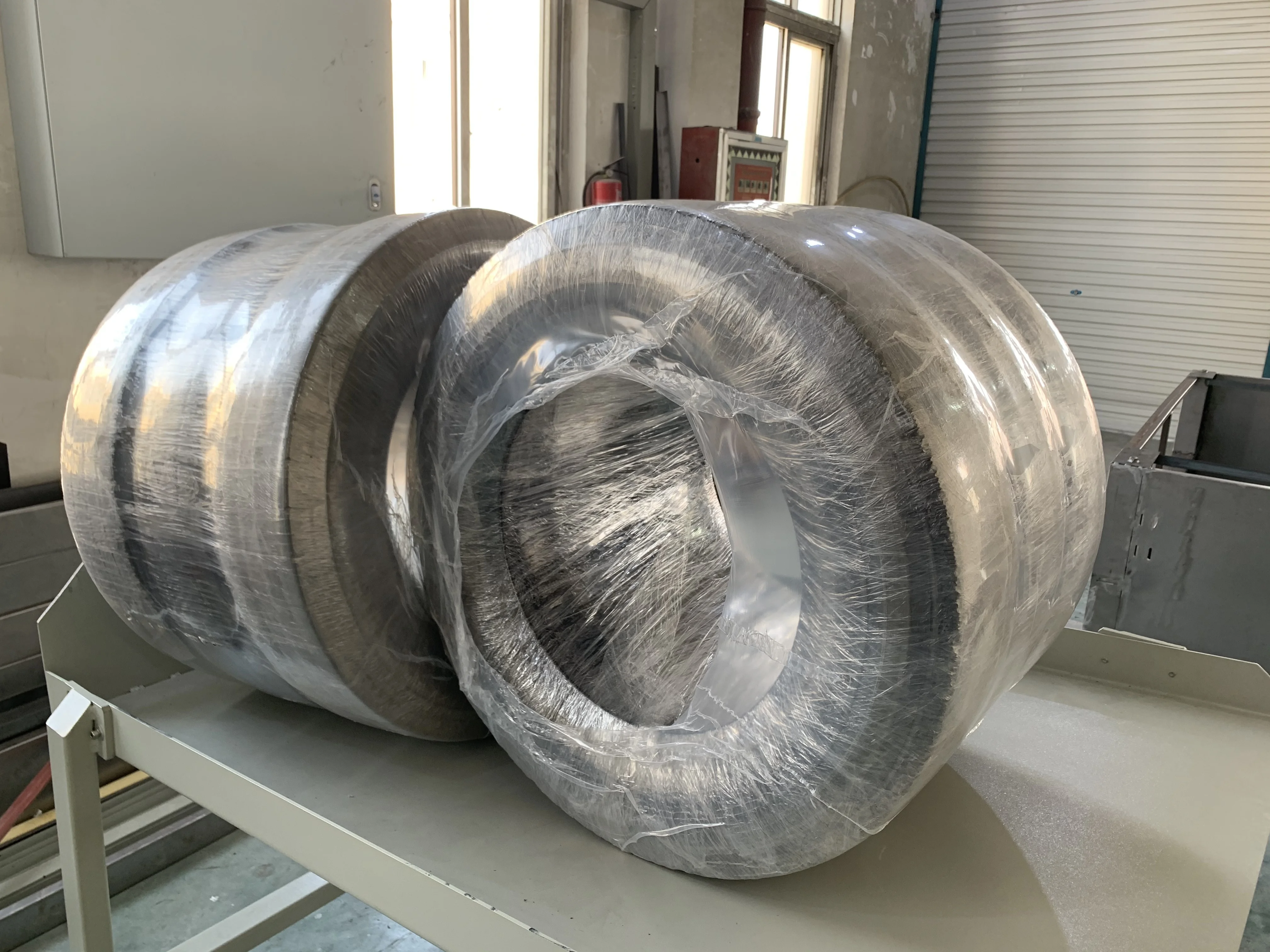 Automatic Shrink Tunnel Wrapping Packing Machine for Tires Shrink Wrap Bags Pouches Foil Paper Films Cases Apparel Chemical