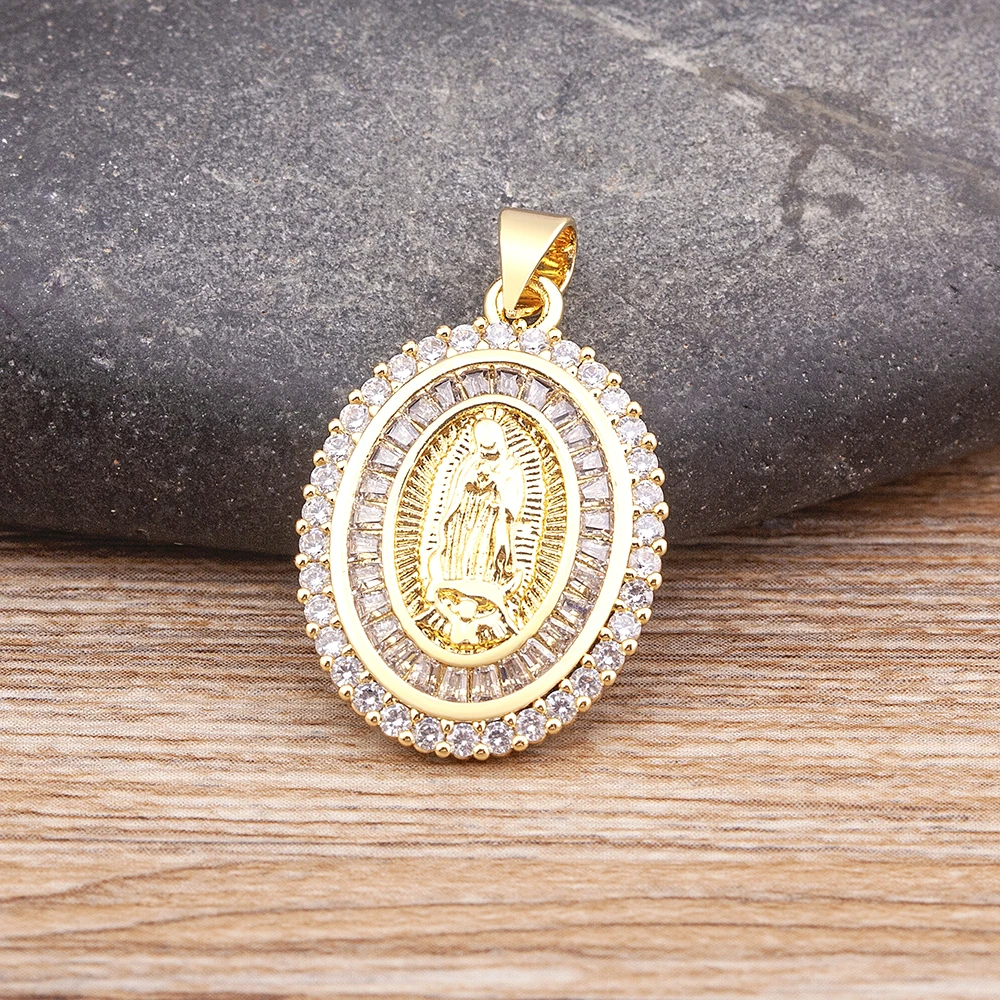 QIKU Religious Virgin Mary Crystal Pendant Pray Necklace Copper Cubic Zircon Pave Jewelr aperçu 2