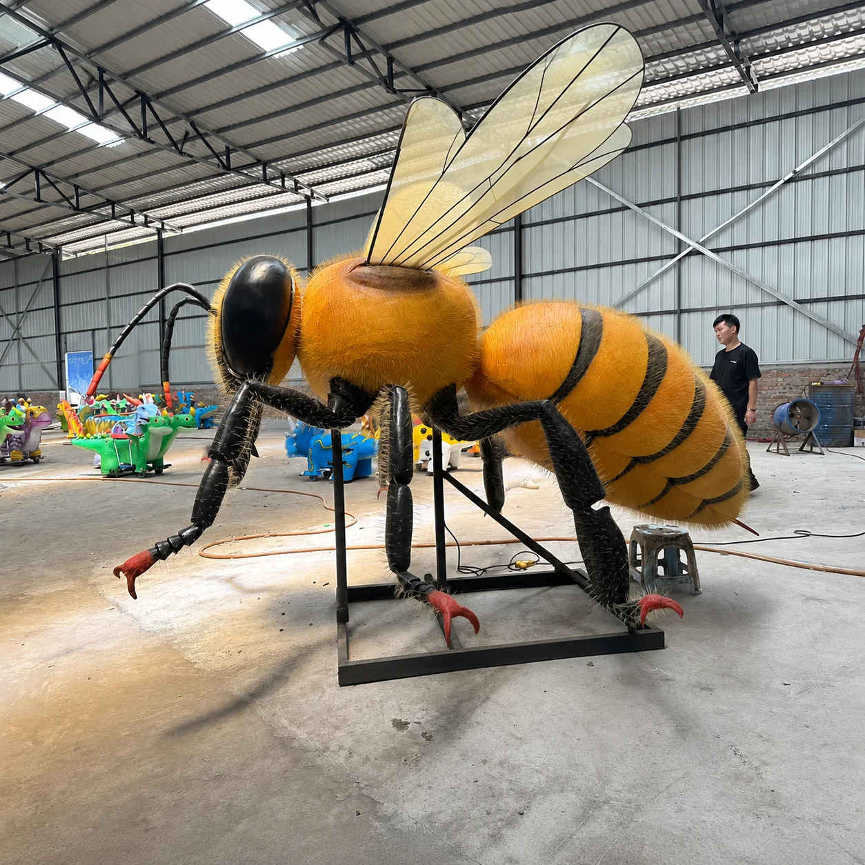 Dino City Realistic Life Size Silicone Steel Animatronic Busy Bee Animal Model for Indoor Outdoor Use