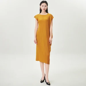 Wholesale Smocked Clothing Women's Fashion Dress Design Sense Stretch Solid Color Short Sleeve Dress Miyake Pleated Dress