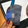 Zafiro azul del laboratorio áspero
