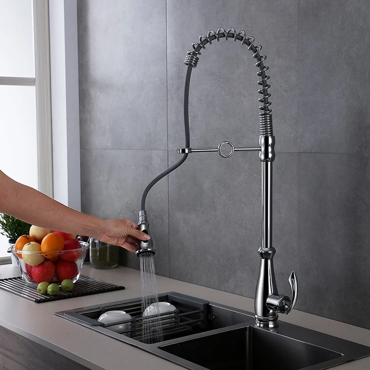 Grifo monomando para fregadero de cocina con resorte extraíble montado en cubierta dorada