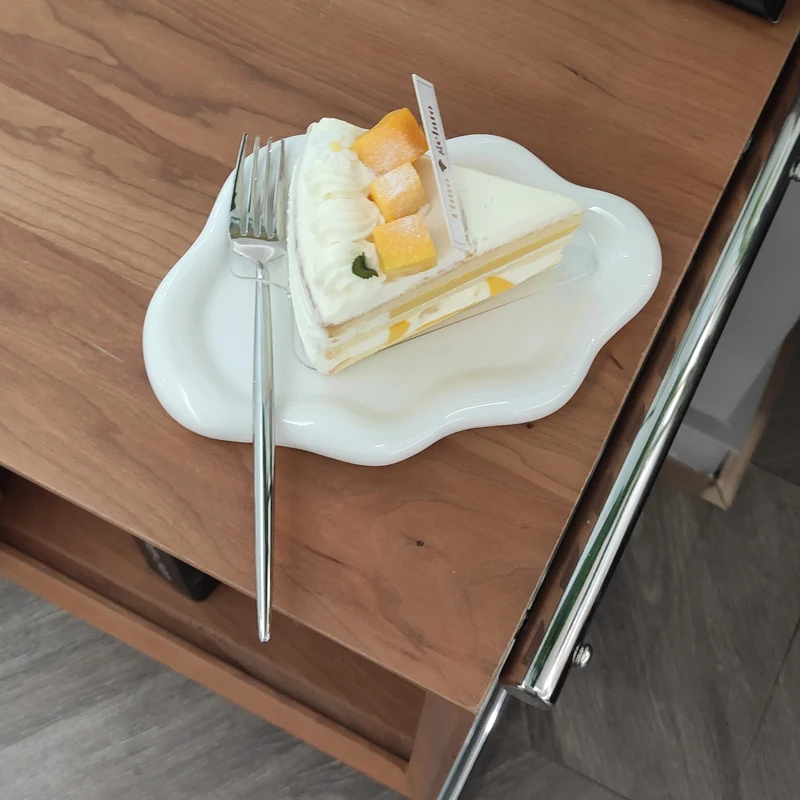 New Simple Design White Cloud Shape Ceramic Plate Serving Tray for Home Decor