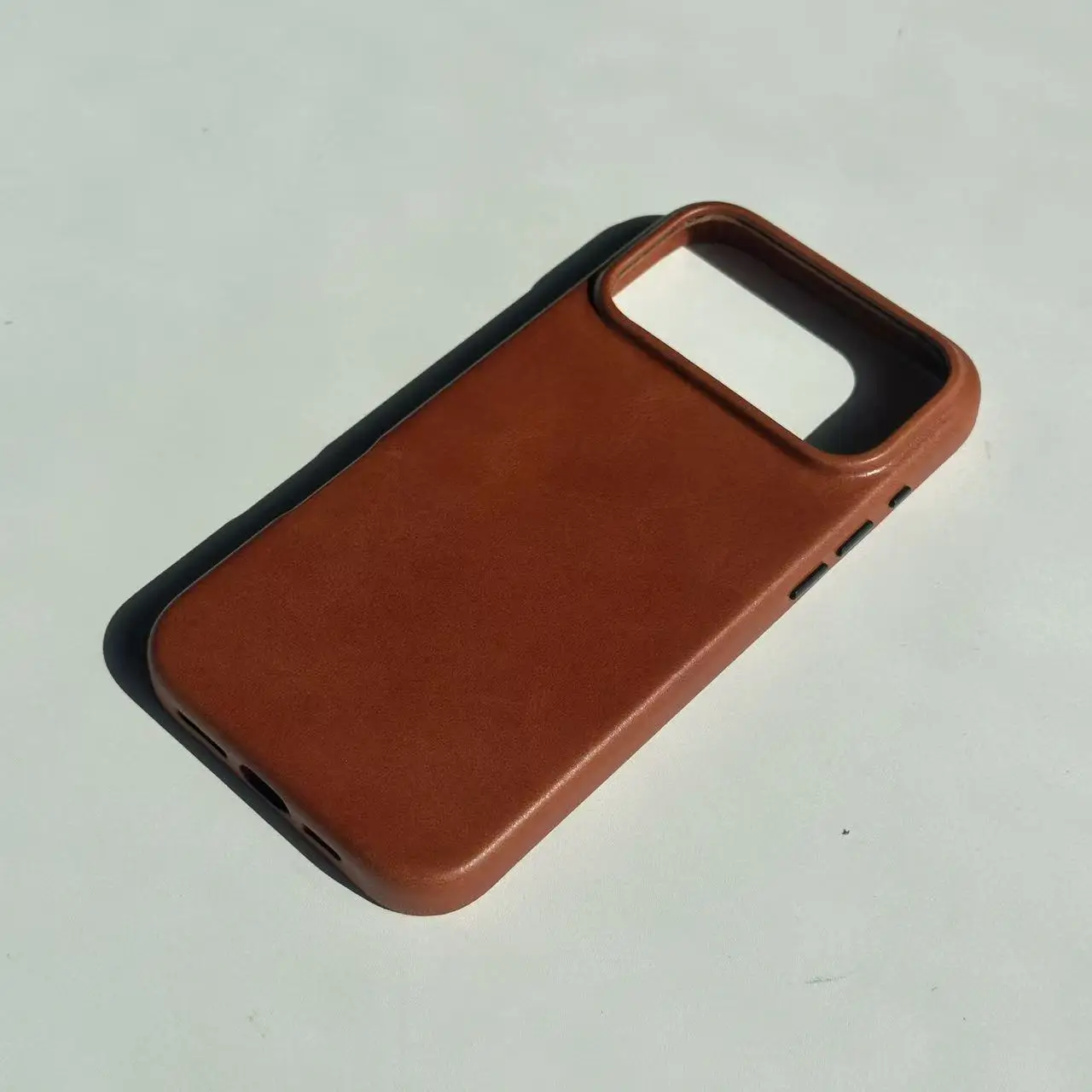 Luxurious Oil Wax Leather Case for iPhone  17 Pro Max - Image 4