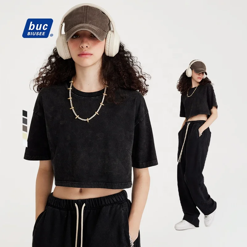 T-shirt allentata con ombelico a vita alta con scollo a o a