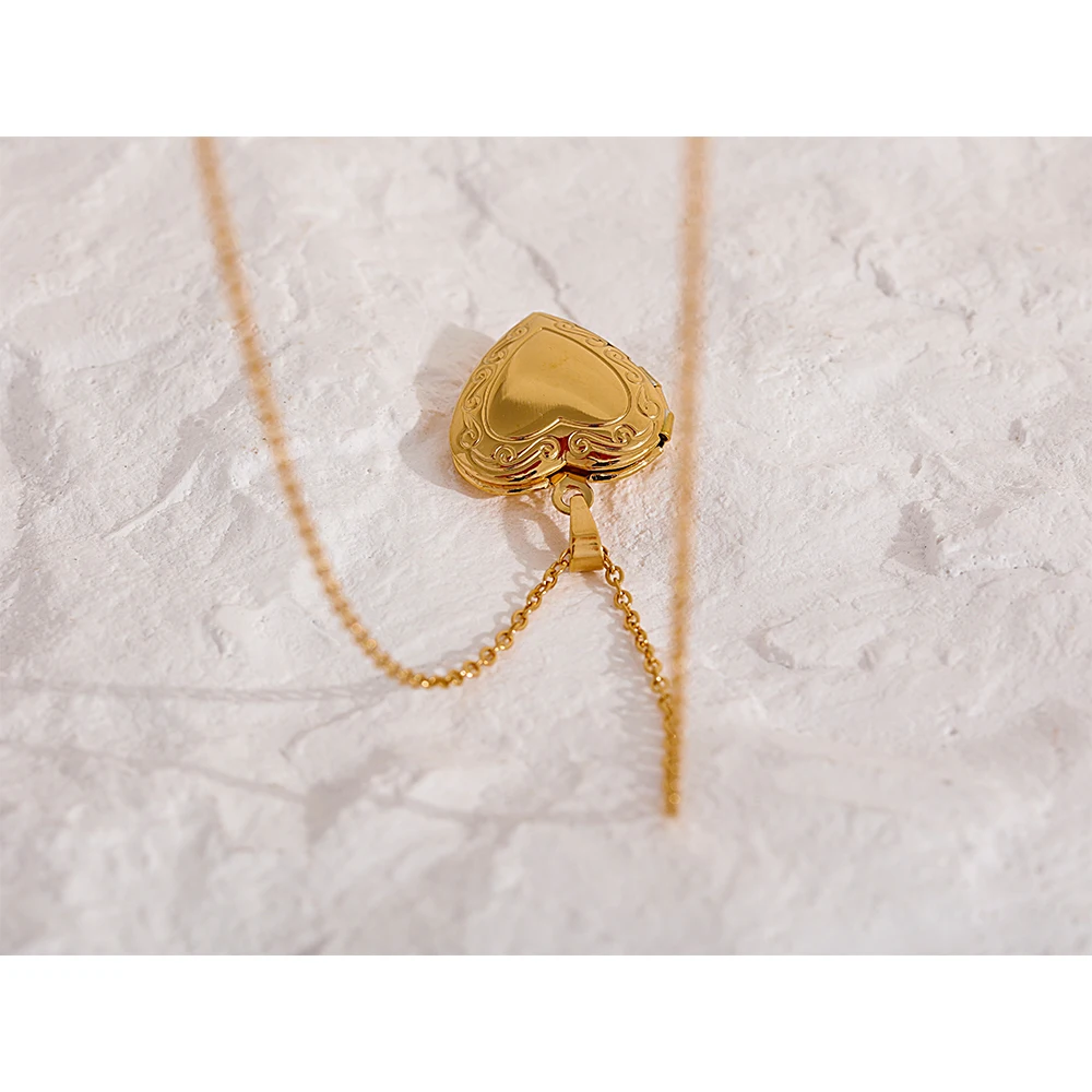 chigo 高山都コラボ Shiny Heart Pendant chigo 高山都コラボ Shiny Heart Pendant - メルカリ