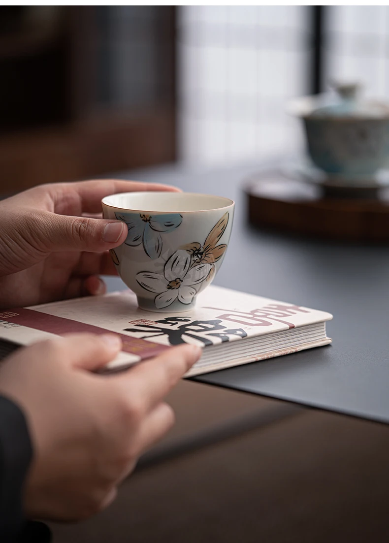 Japanese-Style Ice Grey Porcelain Tea Cup with Retro Chinese Design for Serving Tea and Coffee for Hostess or Drinkware