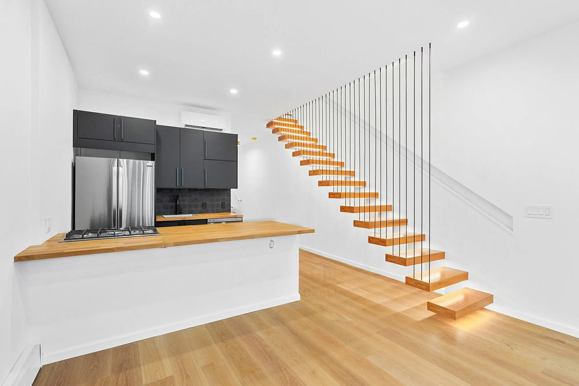 DB Solid Wood Tread Popular Style Apartment Carbon Steel or Stainless Steel304 Floating Straight Stairs for America supplier