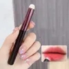 pincel de labios de cabeza redonda
