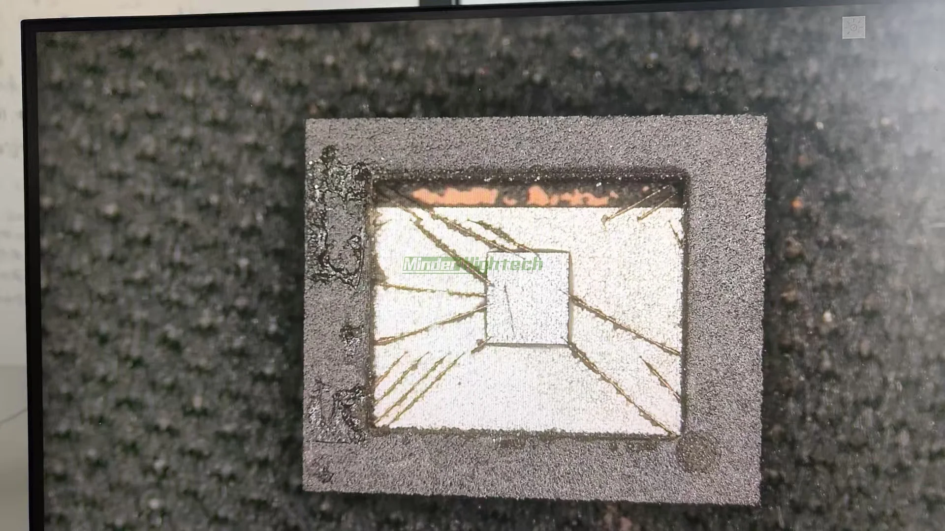 Lézeres lekapszulázó gép