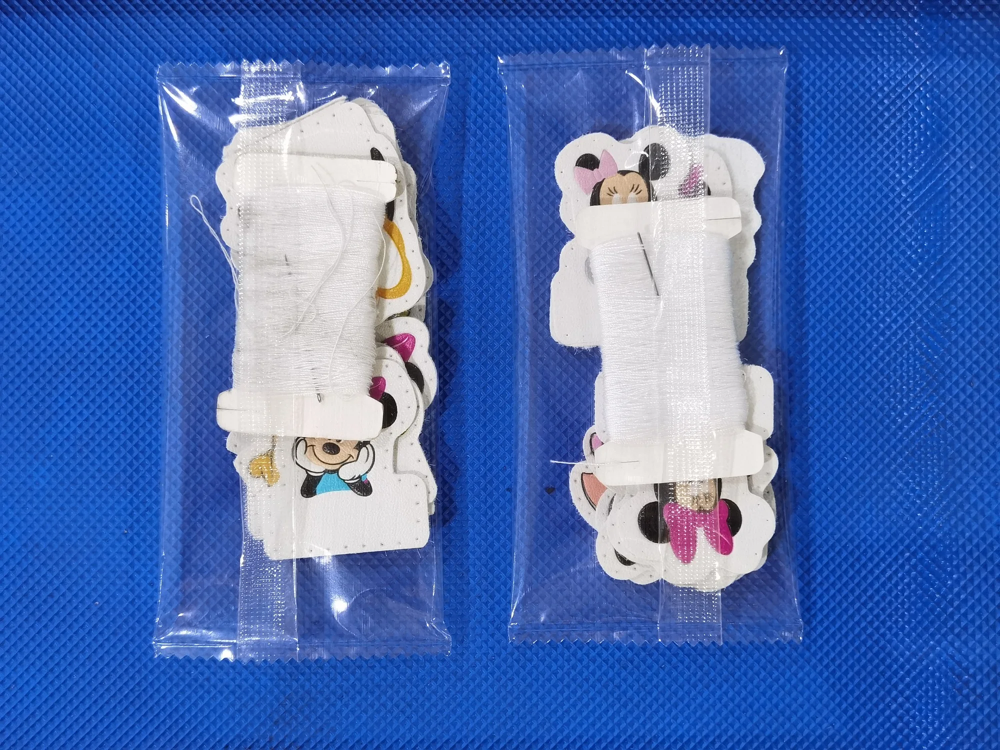 Easy to Operate Automatic Electric Perfume Card Packing Machine Car-freshener Decoration air Paper Card Packaging Machine
