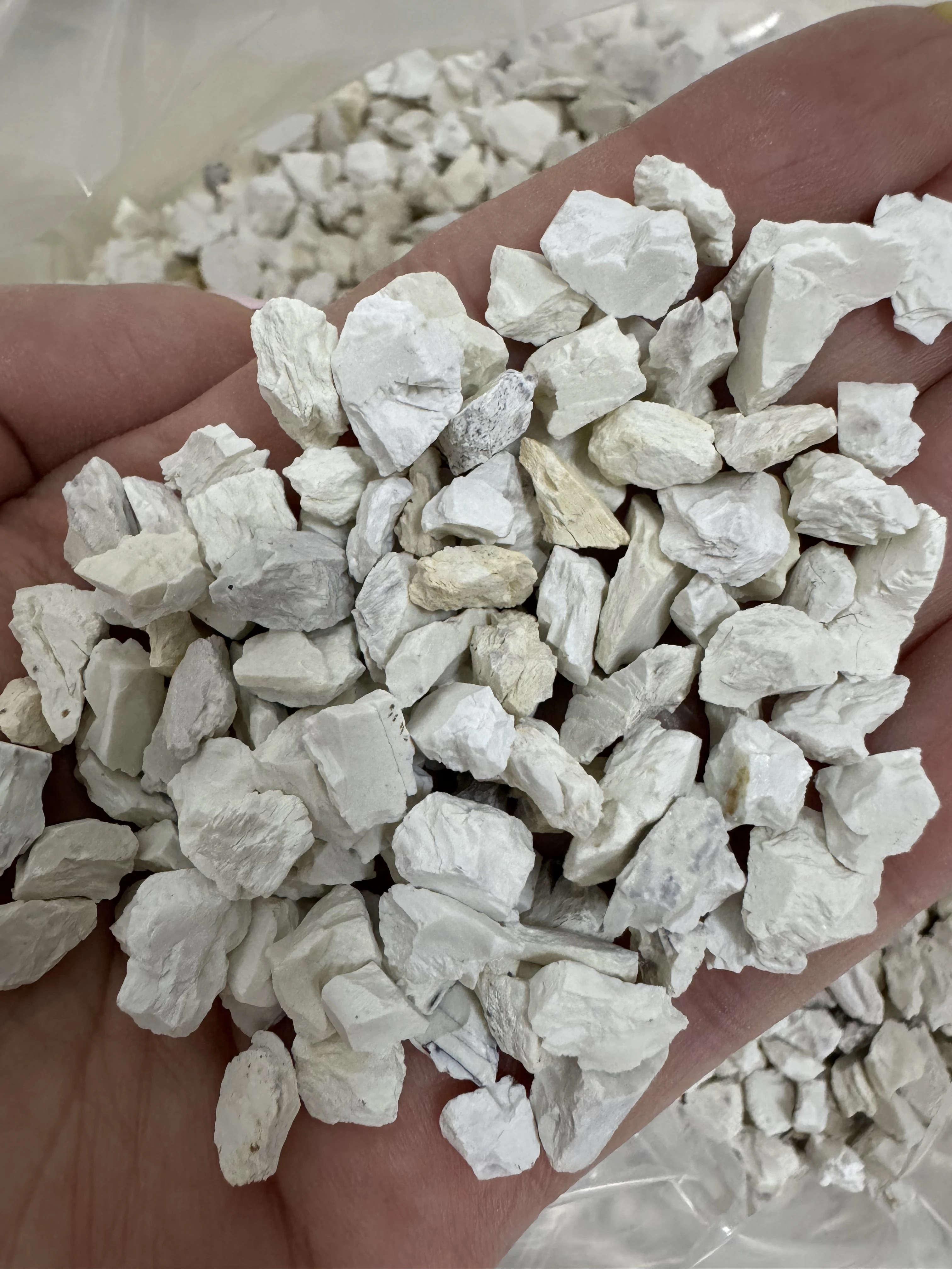 Factory Price Refractory Raw Material Hard Fire Clay Clinker Powder White Calcined Flint Clay Chamotte