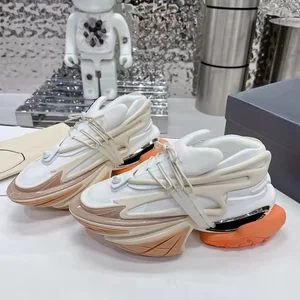 Hot-selling Fashion Thick Casual Trendy Luxury Walking Style Designer Shoes Patent Leather Upper Rubber Midsole All Seasons