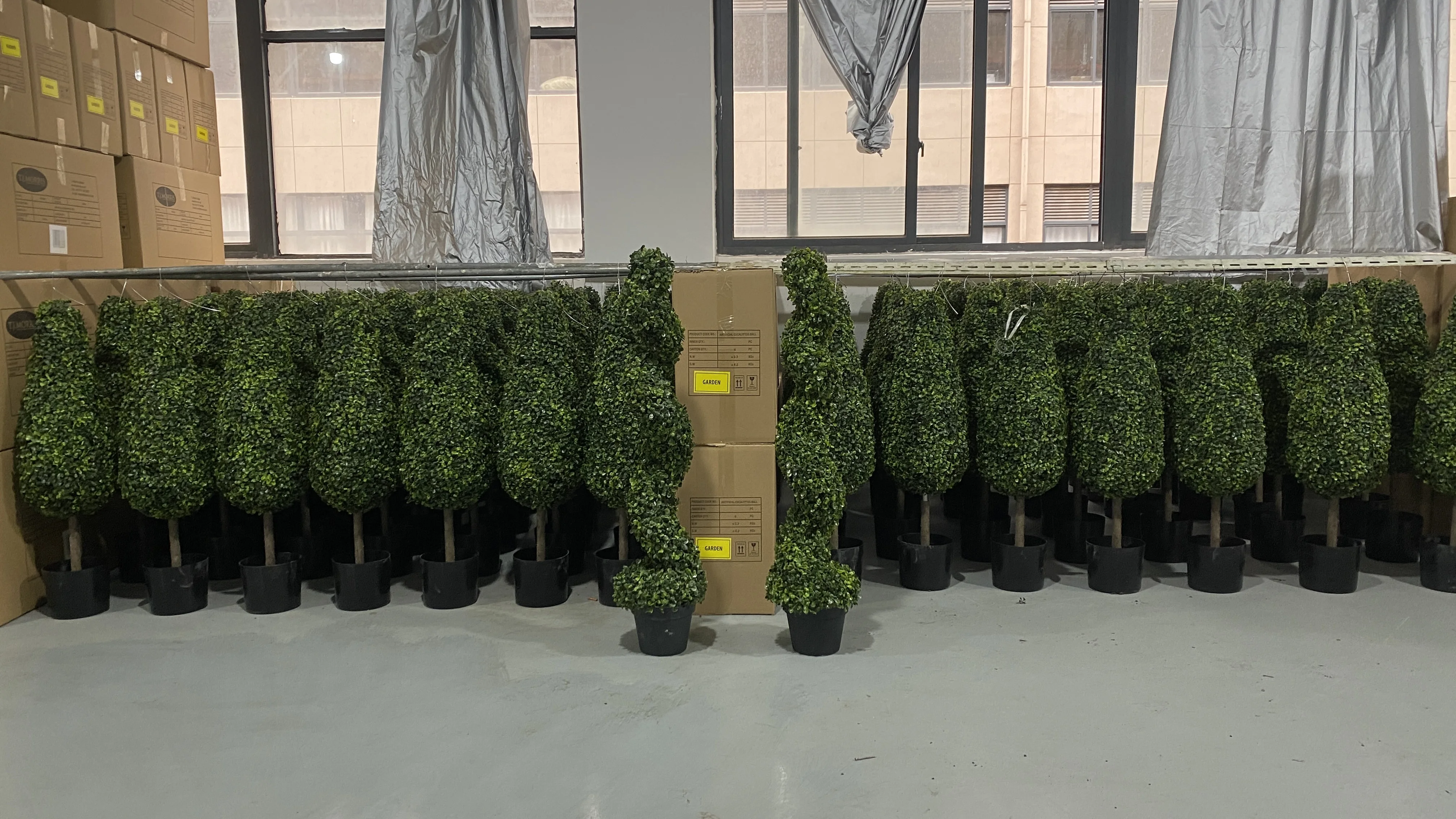 Factory Wholesale 24in PVC Artificial Boxwood Topiary Large Indoor  Decorative Bonsai Ball Drop Shape Christmas Tree Outdoor