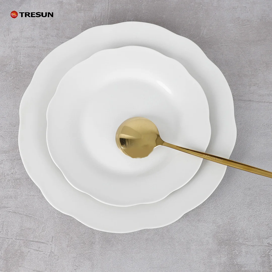 Wholesale Scalloped Edge China Luxury Modern Restaurant Porcelain Nordic White Dish Set Ceramic Plates for Wedding
