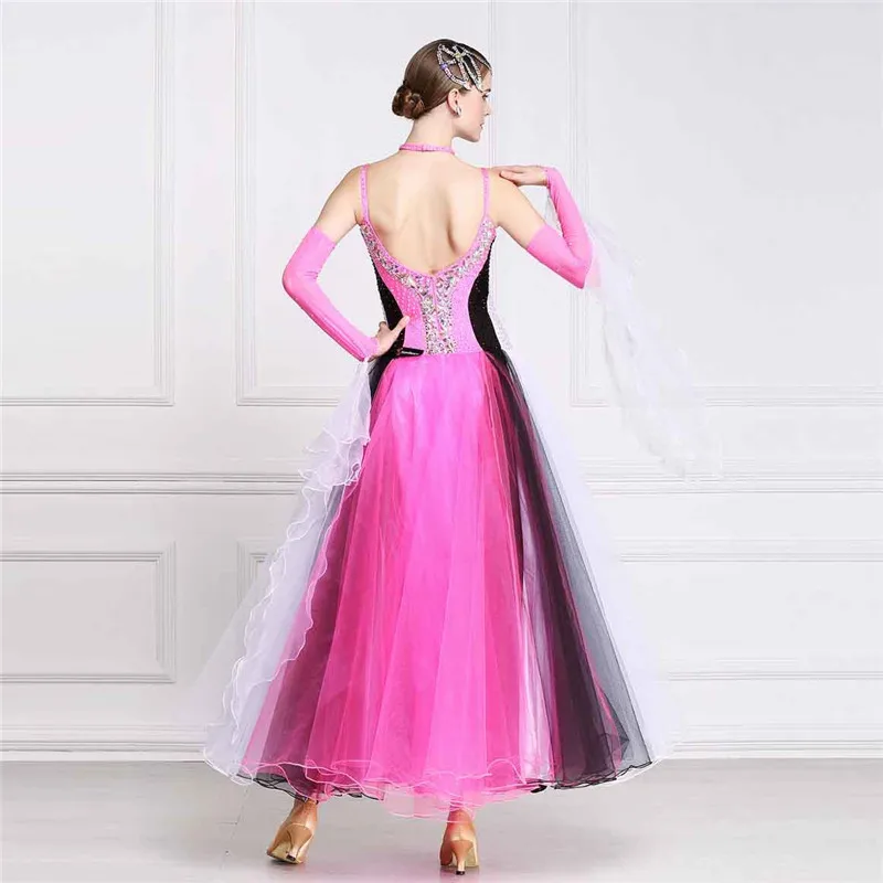 高品質のラウンドネックピンクと白の社交ラテンダンスドレス競争