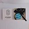 coffret cadeau + carte en caoutchouc parfumée + ruban