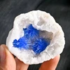 Géode d'agate blanche et de goéthite bleue