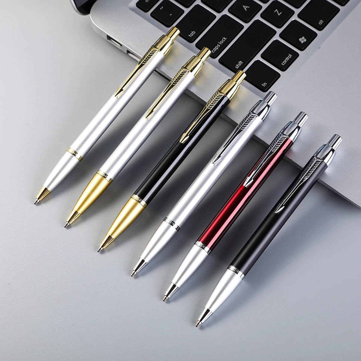 Высокое Качество Индивидуальный Логотип Новый стиль Parker IM черный Золотой зажим Роскошная металлическая шариковая ручка один набор подарочной коробки