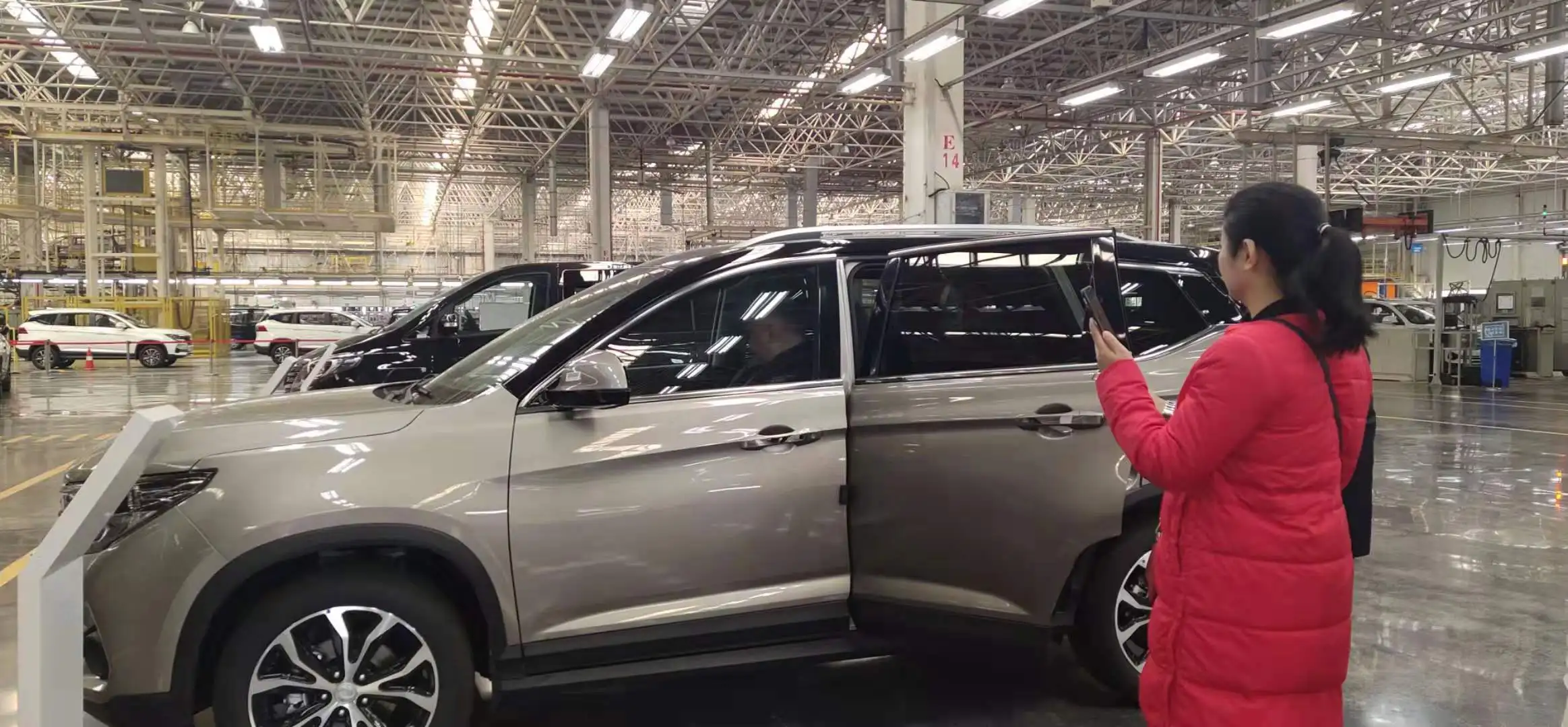 Высокоскоростной автомобиль Dongfeng новый внедорожник T5 китайский хорошего качества доступный Электрический бензин автоматический ручной свет Темный