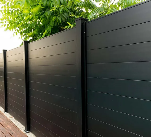 Modern Aluminum Alloy Temporary Privacy Fence Protective Construction Site Fence Post Caps Low Trellis for Houses Construction