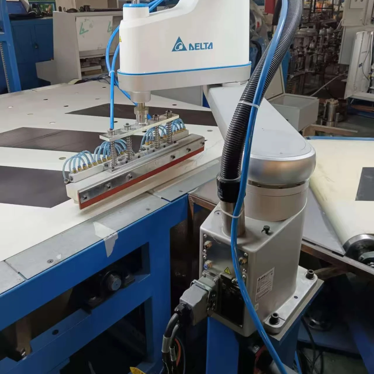 High efficiency multilayer hydraulic tyre curing press