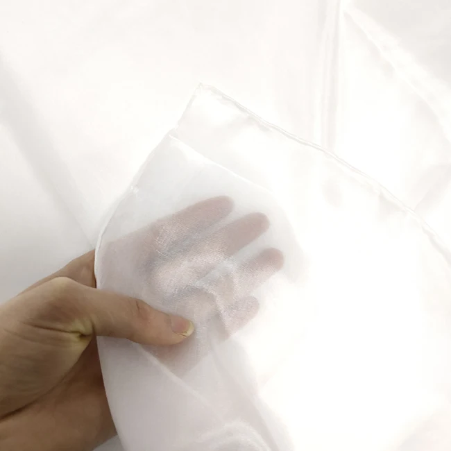 Foulard En Soie Blanc Brodé Main - Ajustable - Marque LA - Neuf Avec étiquettes - Fabriqué En France