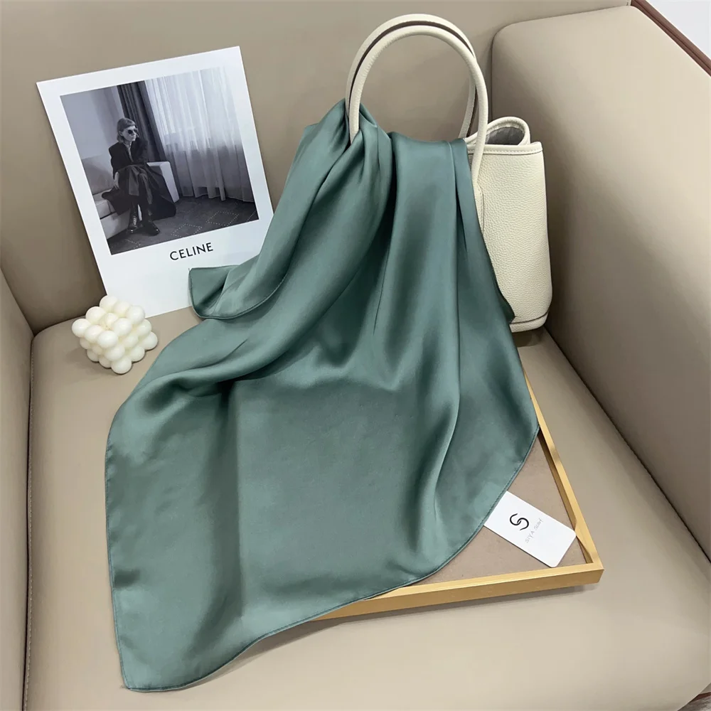 【UNDER COVER】額入り スカーフ UNDERCOVER（アンダーカバー）の「Undercover Medal-print silk