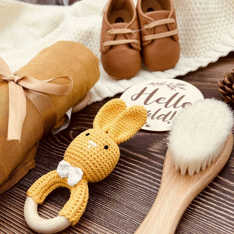 Custom Super Soft Bamboo Muslin Swaddle Bunny Teething Rattle Toys 4Pcs Set Baby Bathing Brush Milestone Newborn Baby Gift Set