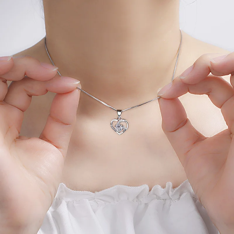 Silver Crystal Heart Shaped Pendant Choker Necklace For Girlfriend Odm