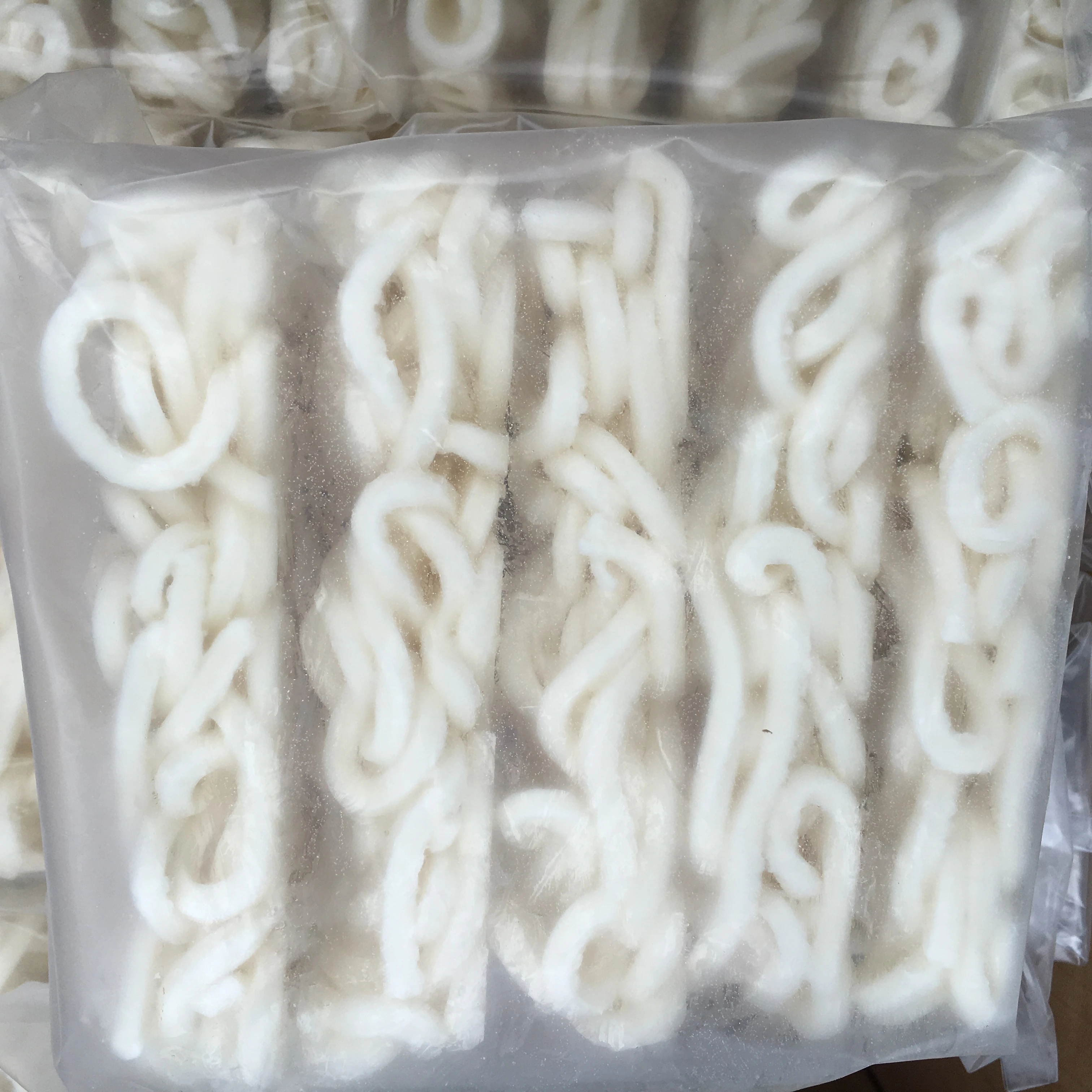 бледная лапша тонкое. лапша японская вакуумная упаковка. доширак на морозе с вилкой. макароны рамен. лапша домашняя замороженная.