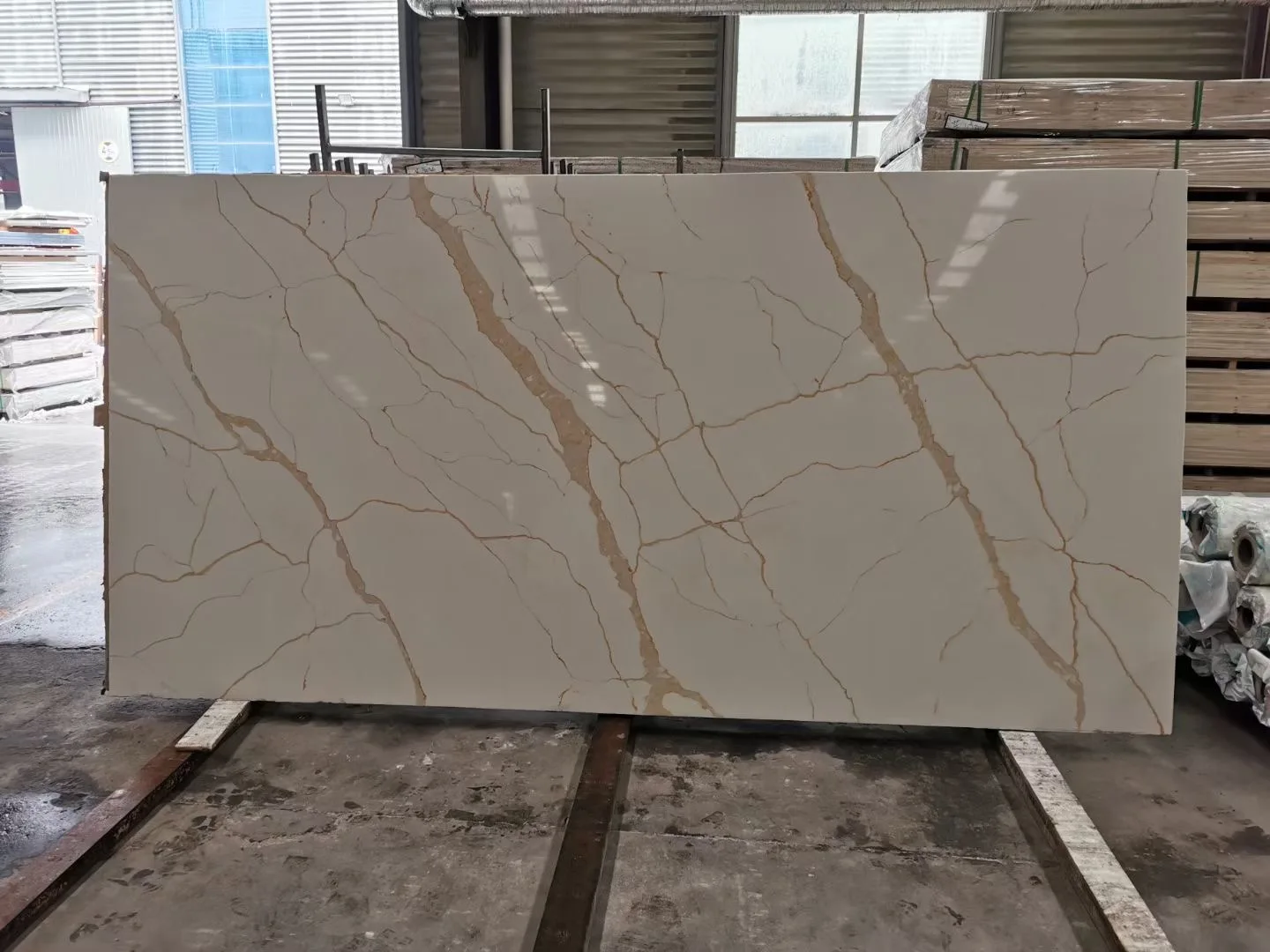 2021 New Style Calacatta Gold Quartzite Stone Slab Countertops