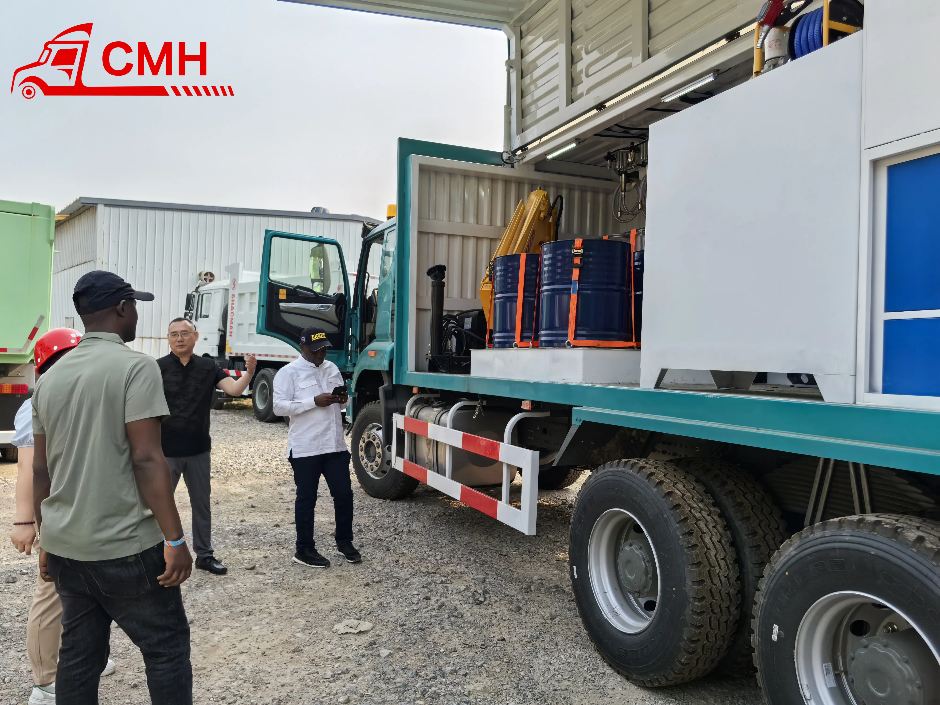 Mobile Maintenance and Service Vehicle 6X4 Sinotruk Mobile Workshop Truck supplier