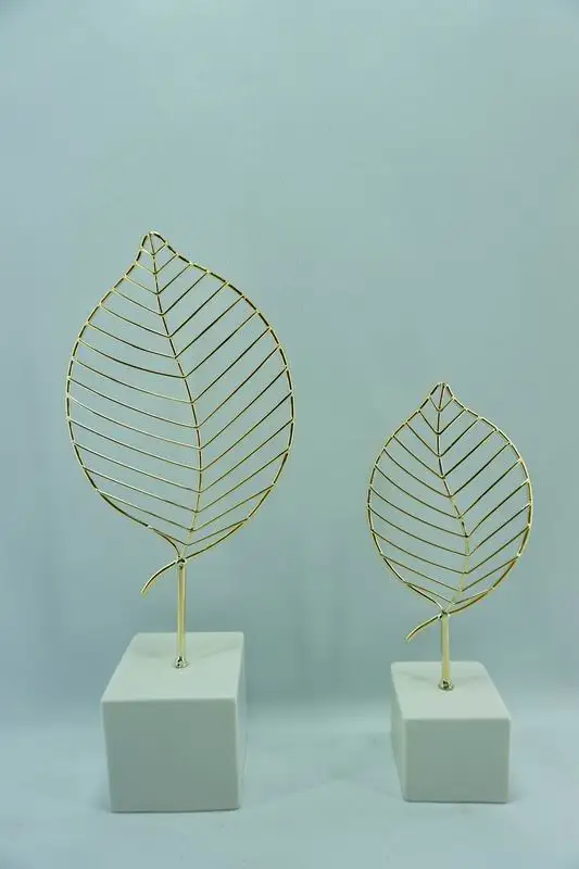 Metal Leaf Sculpture on Stand A Symbol of Peace and Harmony for Room Decoration Handcrafted Art Sculpture for Living Room T