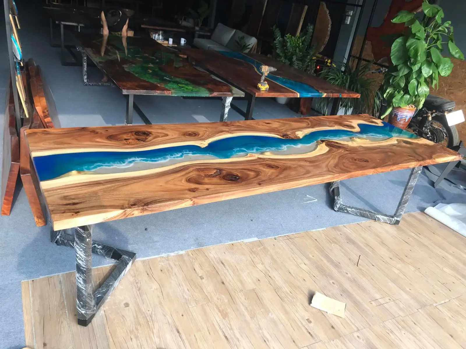 Vietnam Saman Wood Epoxy River Table For Dining Room Best Quality And