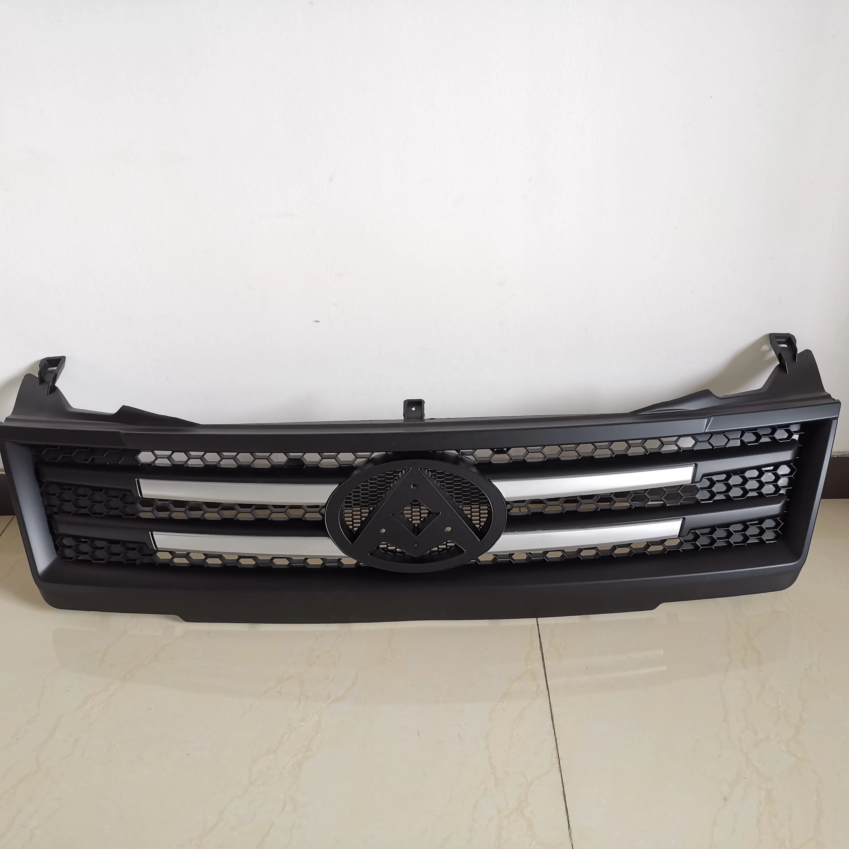 SAIC MAXUS V80 High quality Front grille assembly C00045482 